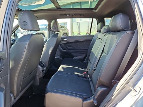 Certified 2023 Volkswagen Tiguan SE R-Line image 9