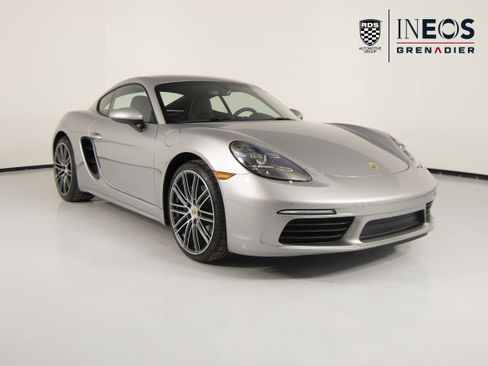Used 2025 Porsche 718 Cayman image 3