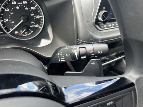 Used 2023 Nissan Rogue SV AWD/4WD image 10