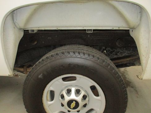 Used 2013 Chevrolet Silverado 2500 W/T AWD/4WD image 6