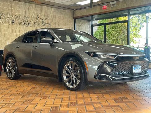 Used 2023 Toyota Crown image 8