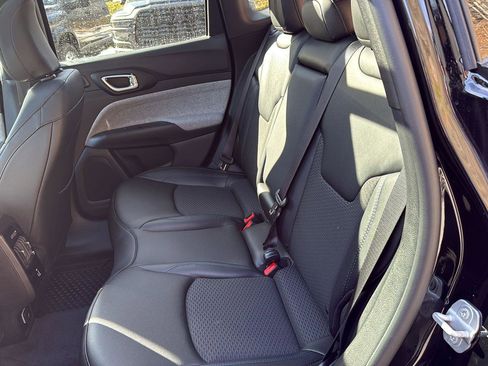 New 2026 Jeep Compass Latitude image 8