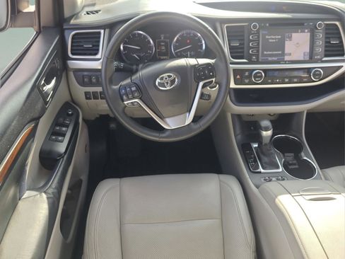 Used 2014 Toyota Highlander Limited image 12