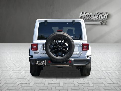 Used 2025 Jeep Wrangler Unlimited Sahara w/ Safety Group AWD/4WD image 9