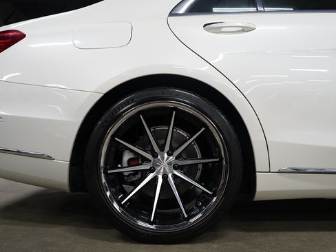 Used 2017 Mercedes-Benz S 550 Sedan w/ Premium Package image 38