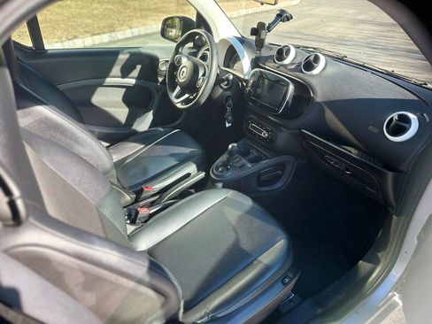 Used 2016 smart fortwo pure image 21
