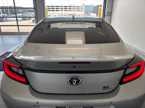 Used 2023 Toyota GR86 RWD image 10