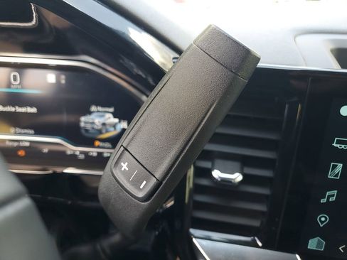 Used 2025 Chevrolet Silverado 2500 LT w/ Convenience Package image 21