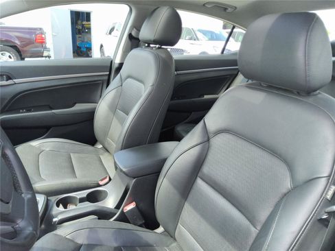 Used 2017 Hyundai Elantra Limited w/ Limited Tech Package 04 FWD image 17