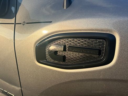 Used 2019 Nissan Titan SV w/ SV Convenience Package image 6