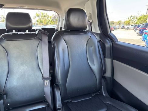 Used 2026 Kia Carnival FWD image 39