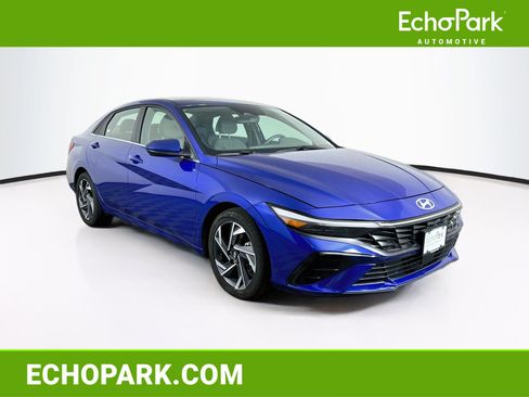 Used 2025 Hyundai Elantra SEL FWD image 1
