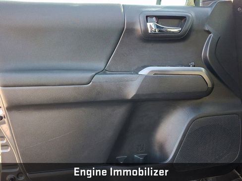 Used 2019 Toyota Tacoma TRD Off-Road image 15