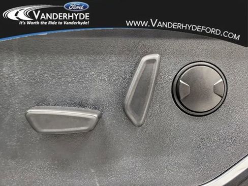 Used 2023 Ford F250 Lariat w/ Chrome Package image 21