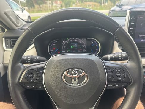 Used 2022 Toyota RAV4 Limited image 16