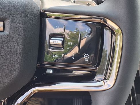 Used 2025 Land Rover Range Rover Evoque S image 15