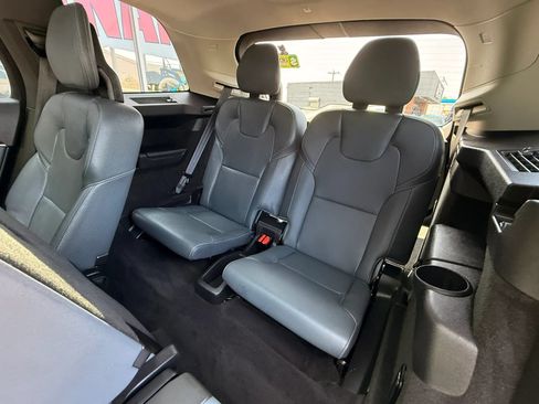 Used 2020 Volvo XC90 T6 Momentum AWD/4WD image 11