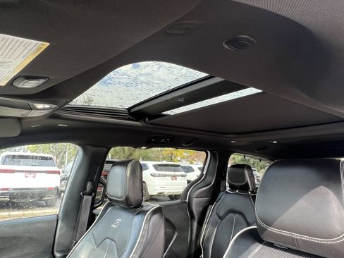 Used 2024 Chrysler Pacifica Limited w/ S Appearance Package image 22