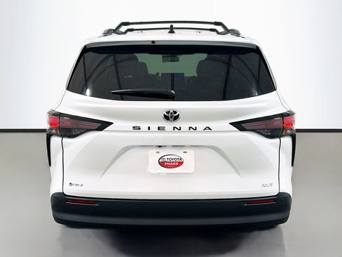 New 2026 Toyota Sienna XLE FWD image 5