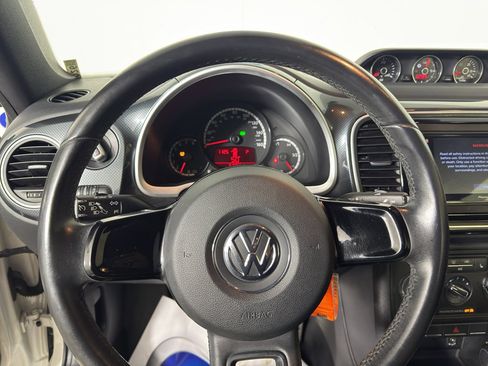 Used 2013 Volkswagen Beetle 2.0T image 22