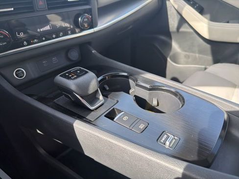 Used 2023 Nissan Rogue SV w/ SV Premium B Package FWD image 24