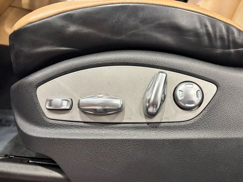 Used 2017 Porsche Cayenne Platinum Edition w/ Premium Package (PJV) image 13