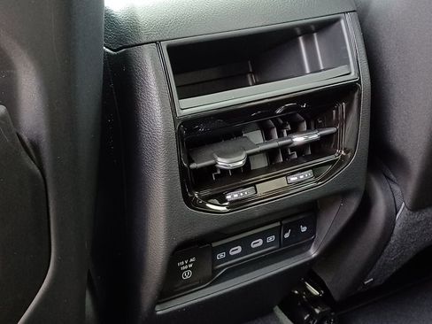 New 2026 Jeep Grand Cherokee Limited w/ Limited Altitude Package AWD/4WD image 32