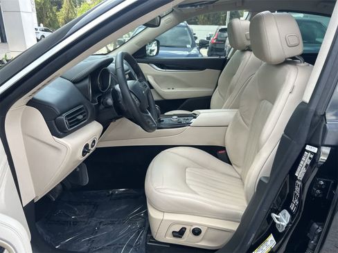 Used 2017 Maserati Levante image 11