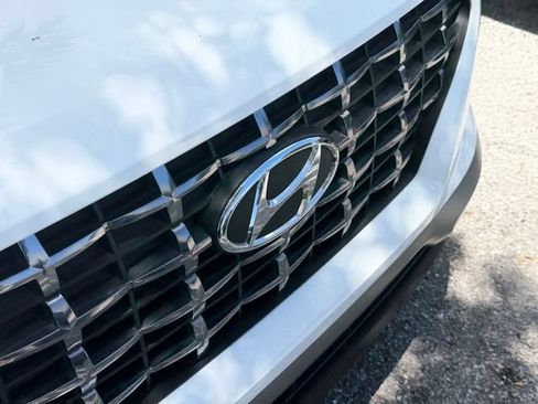 Used 2025 Hyundai Venue SEL FWD image 14