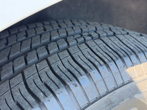 Used 2026 Chrysler Pacifica Select FWD image 45