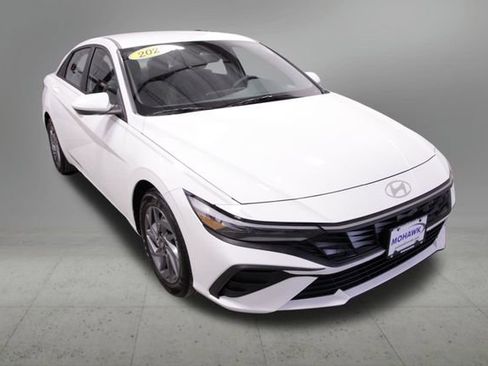 Used 2024 Hyundai Elantra SEL image 8