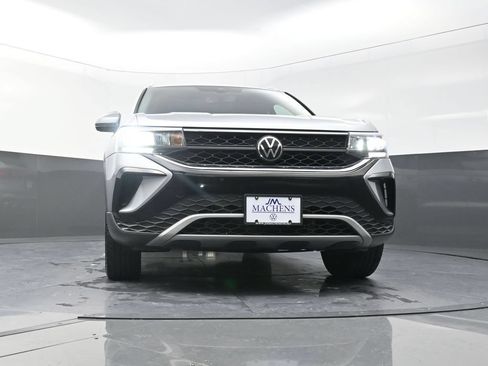 Used 2024 Volkswagen Taos SE w/ Panoramic Sunroof Package AWD/4WD image 25