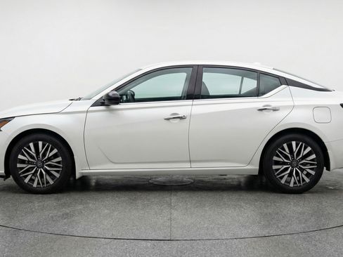 Used 2025 Nissan Altima 2.5 SV image 5