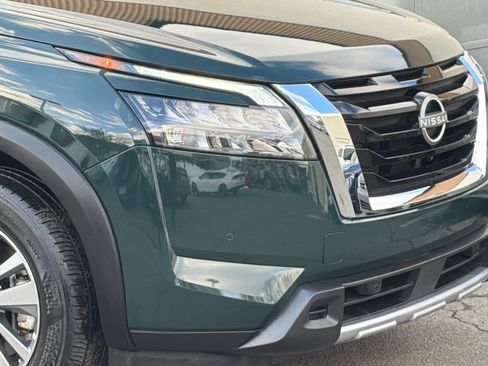 Used 2025 Nissan Pathfinder SL image 4