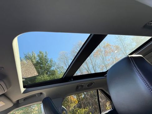 Certified 2022 Ford Explorer XLT w/ Equipment Group 202A AWD/4WD image 9