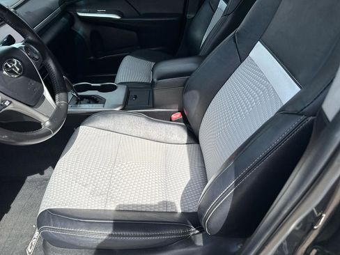 Used 2014 Toyota Camry SE FWD image 10