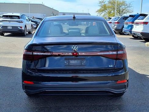 New 2025 Volkswagen Jetta SE FWD image 5