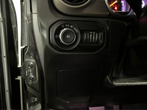 Used 2018 Jeep Wrangler Unlimited Sport S AWD/4WD image 19