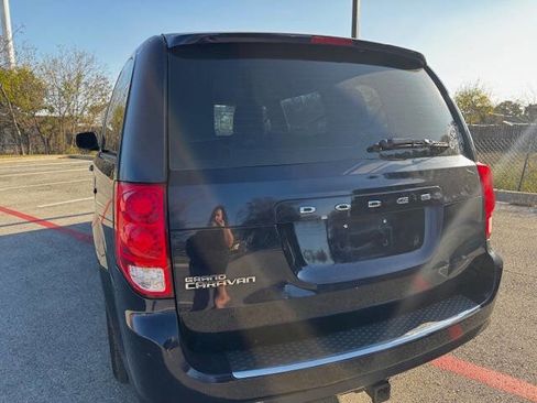 Used 2016 Dodge Grand Caravan American Value Package w/ UConnect Hands-Free Group image 14