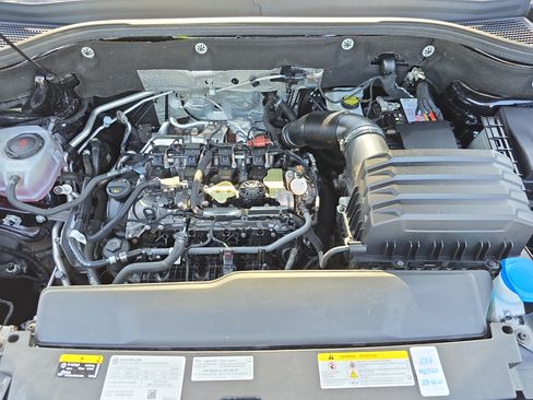 Used 2024 Volkswagen Atlas SE AWD/4WD image 28