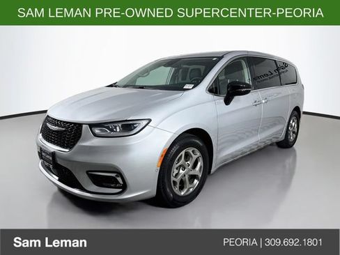 Used 2024 Chrysler Pacifica Limited w/ Trailer Tow Group FWD image 3