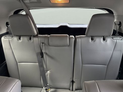 Used 2021 Toyota Highlander XLE image 12