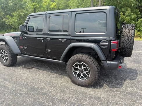 Used 2024 Jeep Wrangler Unlimited Rubicon w/ Convenience Group AWD/4WD image 11
