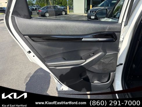Used 2024 Kia Seltos S AWD/4WD image 17