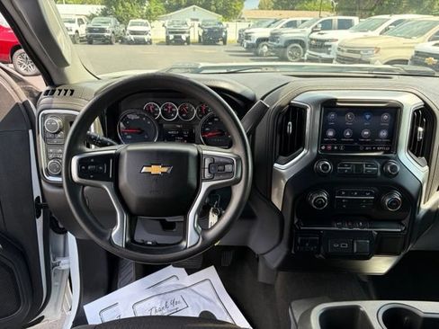 Used 2021 Chevrolet Silverado 2500 LT AWD/4WD image 17