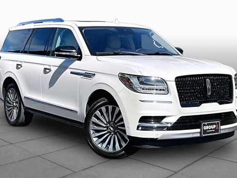 Used 2018 Lincoln Navigator Reserve w/ Technology Package AWD/4WD image 3