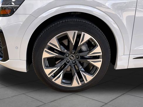 Used 2025 Audi Q8 Prestige AWD/4WD image 10
