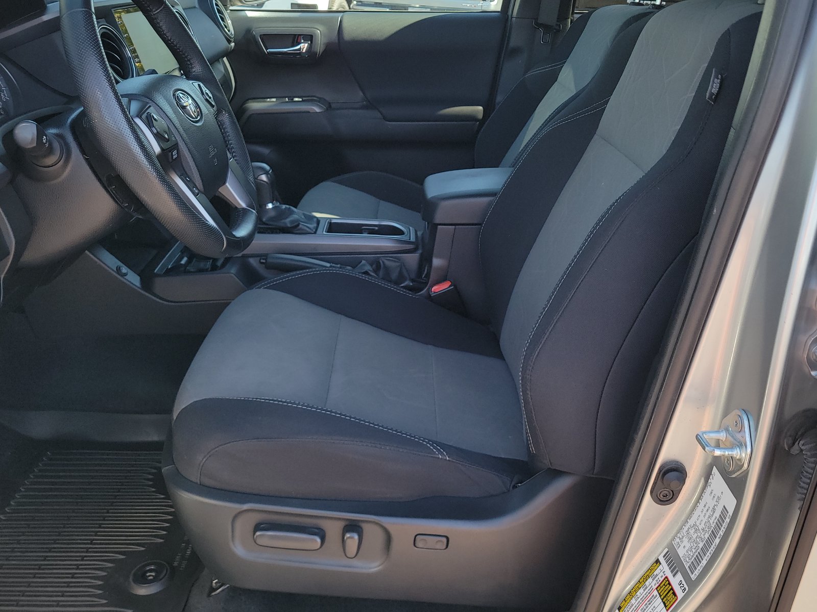 Used 2022 Toyota Tacoma TRD Off-Road w/ Technology Package AWD/4WD image 6