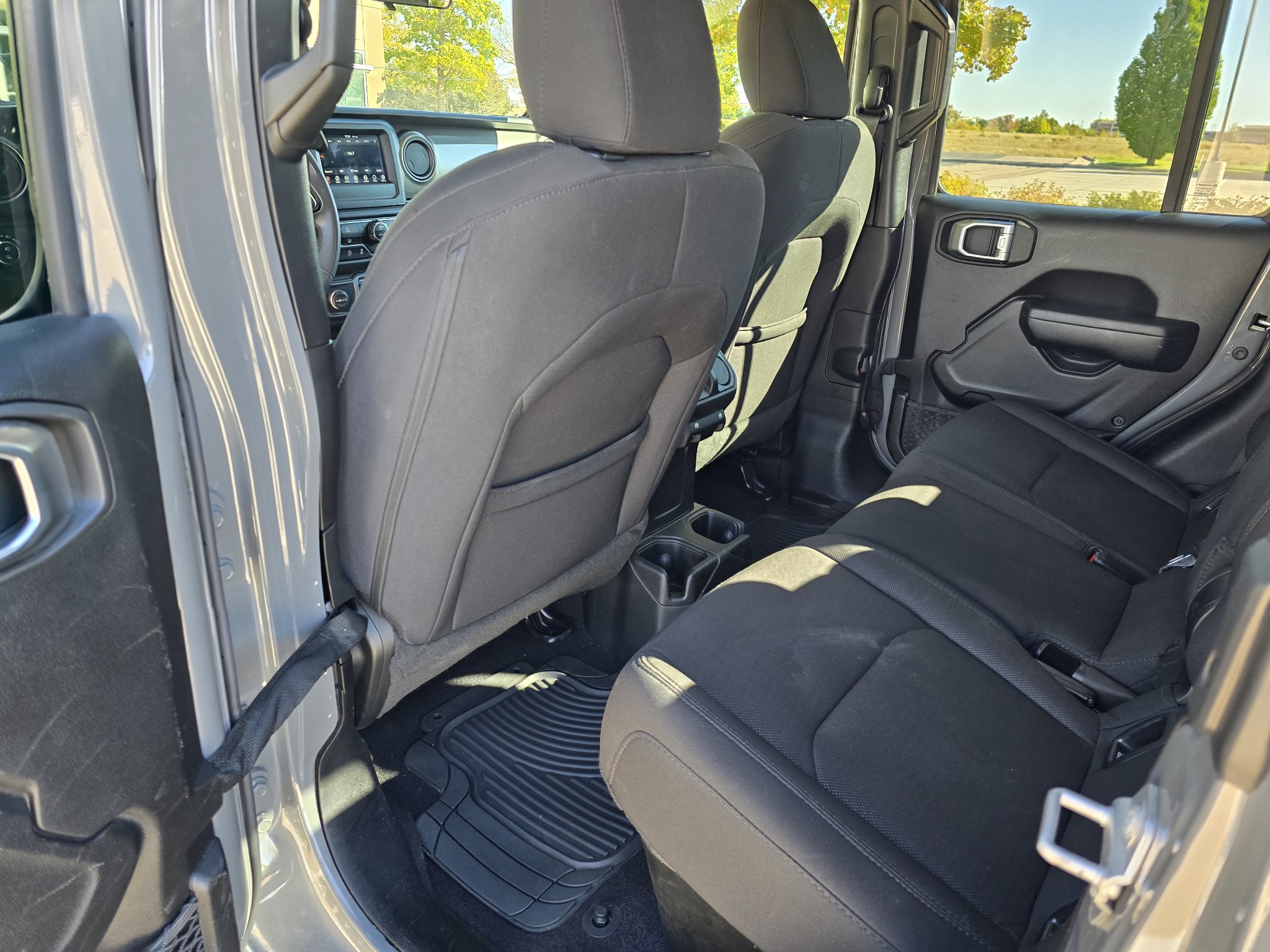 Used 2023 Jeep Gladiator Sport AWD/4WD image 17