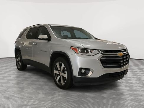 Used 2019 Chevrolet Traverse LT w/ LT Premium Package FWD image 4